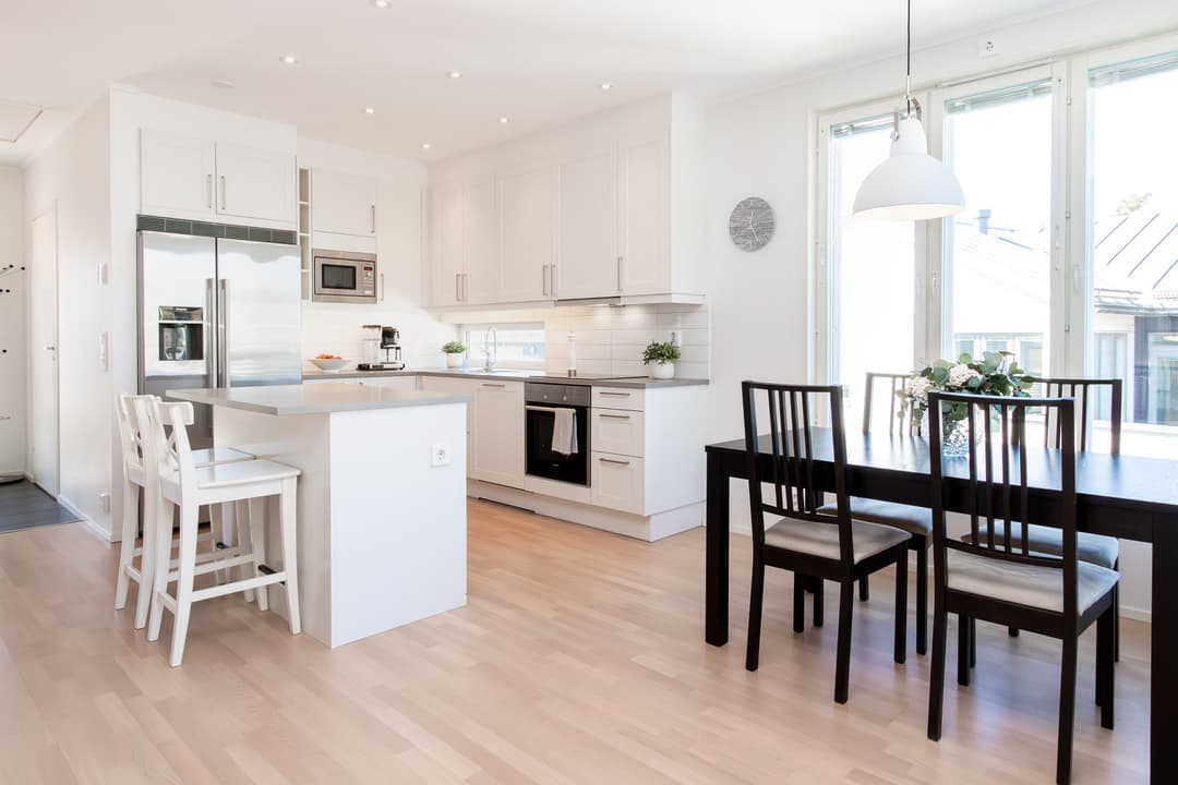 Bild av Modern parhuslägenhet med sjöutsikt och soligt västerläge i Möckelö Strand