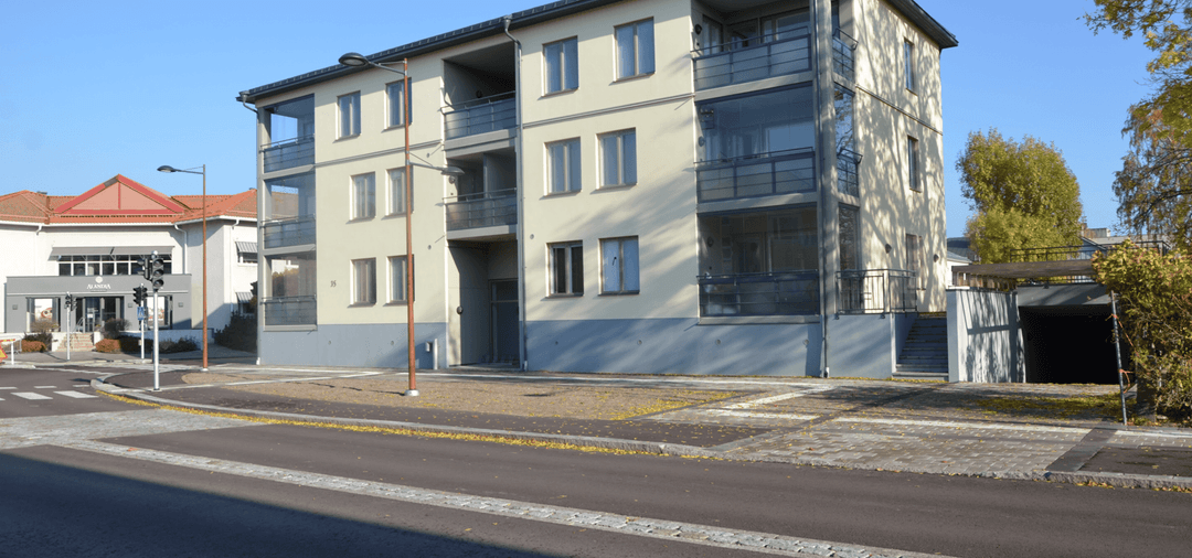 Bild av Gavellägenhet i översta våningen med bilplats i varmgarage, mitt i centrala Mariehamn.